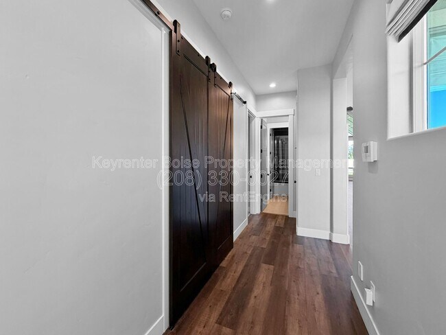 Building Photo - 8368 W Sparks Lake Dr