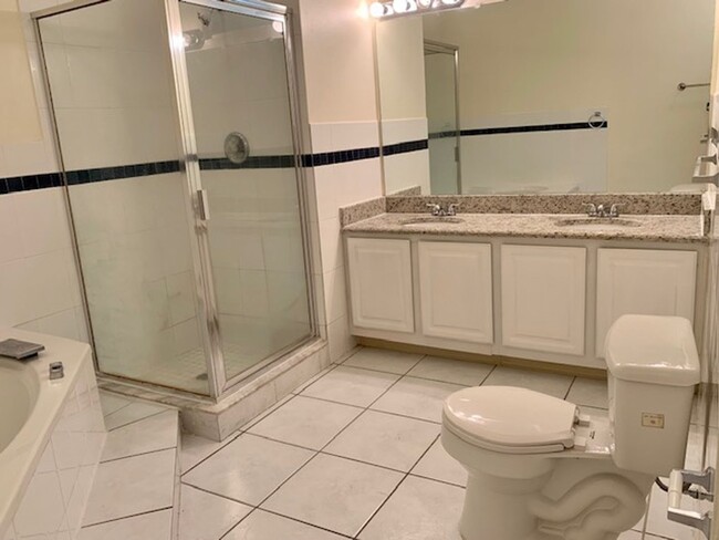 Building Photo - Location, Location, Location! Spacious Tow...