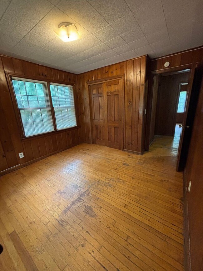 Building Photo - 3 Bedroom 1 Bath Home For Rent