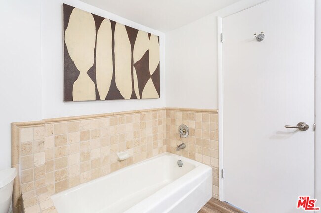 Building Photo - 9950 Durant Dr