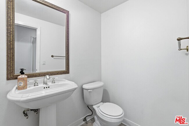 Building Photo - 4345 Canoga Ave