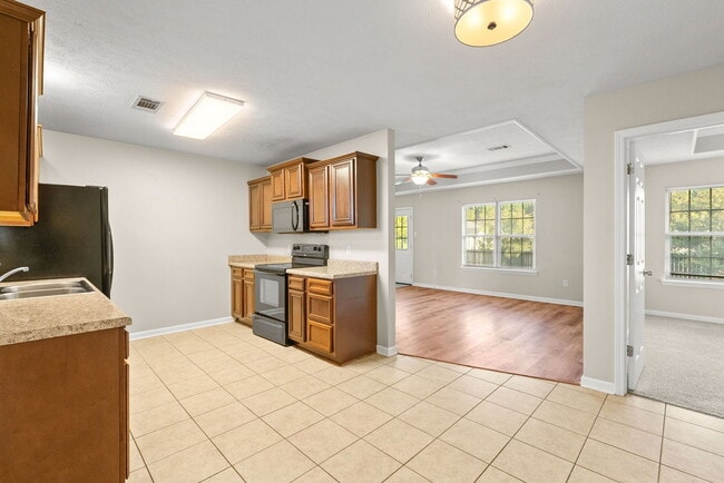 Building Photo - 1470 Angeline Dr