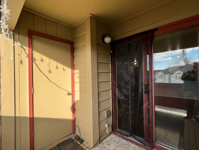 Building Photo - 10260 Jamestown Dr