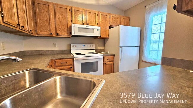 Building Photo - 3579 Blue Jay Way