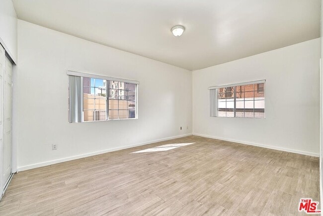 Building Photo - 705 S Gramercy Pl