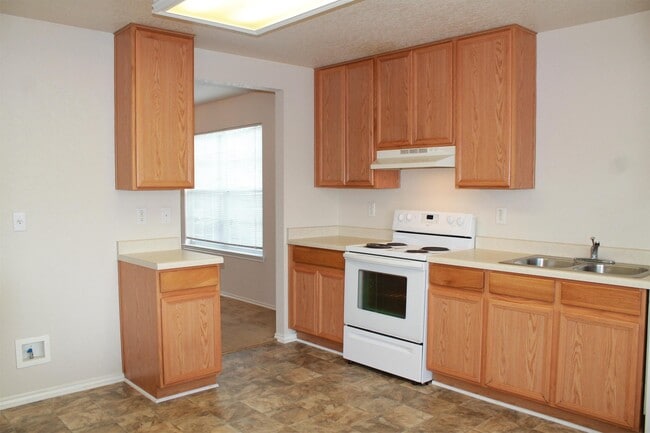 Building Photo - 7631 Bedford Cr