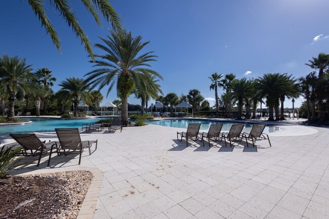 Building Photo - Gorgeous 3-Bed/2.5-Bath Townhome in Treves...
