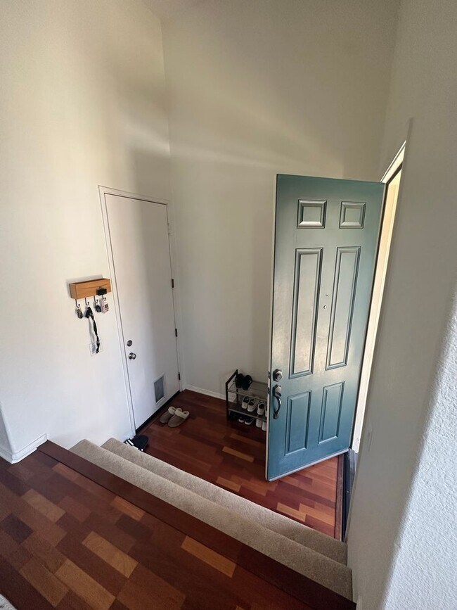 Building Photo - Stunning 3-Bedroom, 2.5-Bath Townhome in the Heart of Torrey Highlands – A Must-See!