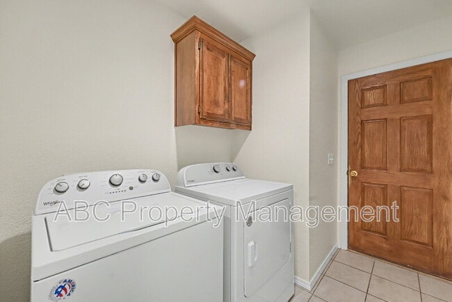 Building Photo - 3006 SW Deerfield Blvd