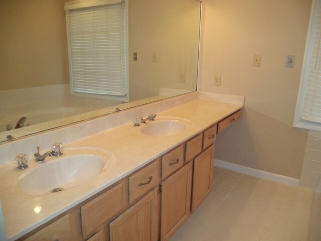 Building Photo - 1517 Autumn Ridge Dr