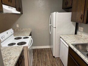 Building Photo - 2010 Bradford Ct