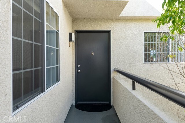 Building Photo - 5500 Owensmouth Ave