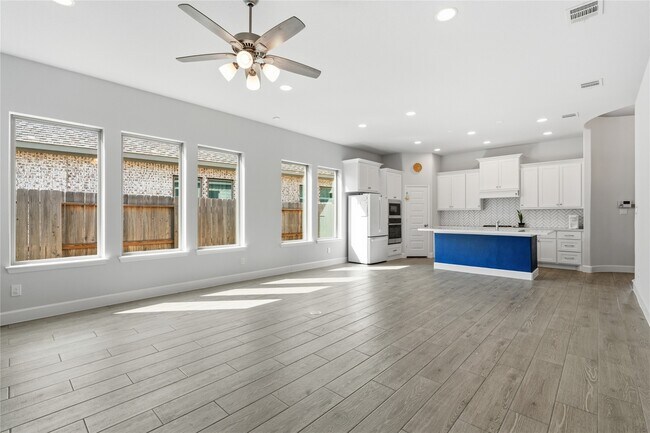 Building Photo - 29427 Mesquite Oaks Dr