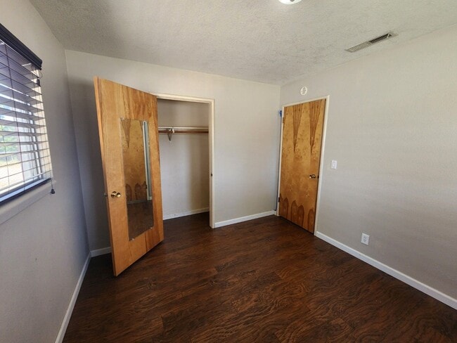 Building Photo - 360 West Ave