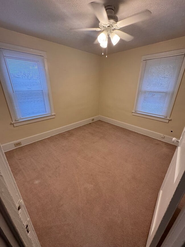 Building Photo - 103 N. Osborne