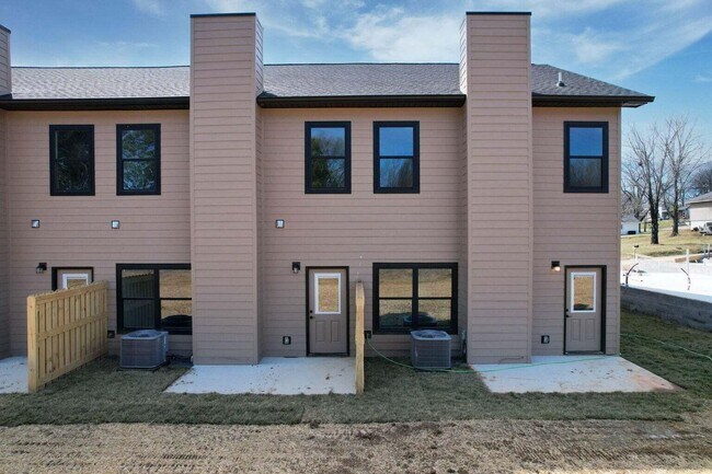 Building Photo - 164 McNabb Dr