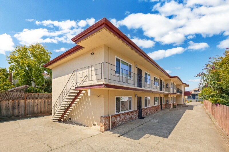 Building Photo - 2612 Santa Clara Ave