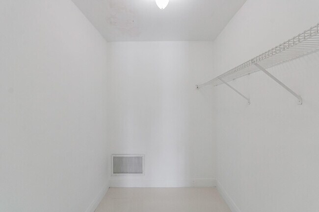 Building Photo - 2810 NE 60th St