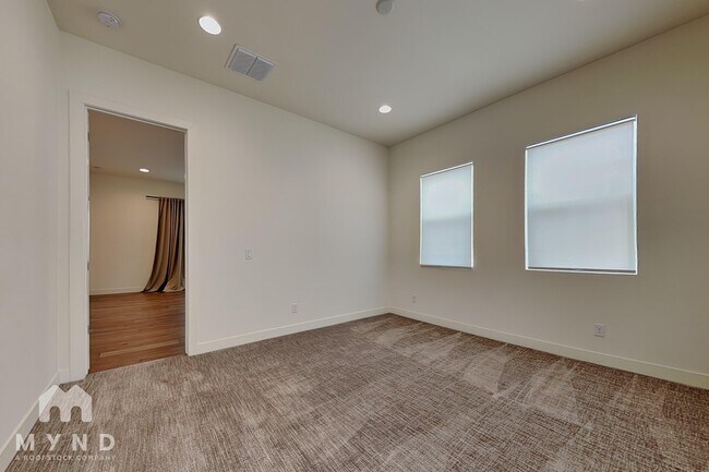 Building Photo - 6807 E Orion Dr