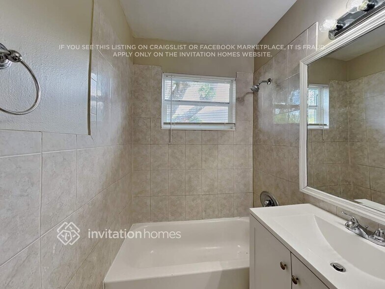 Building Photo - 1410 N 70th Terrace