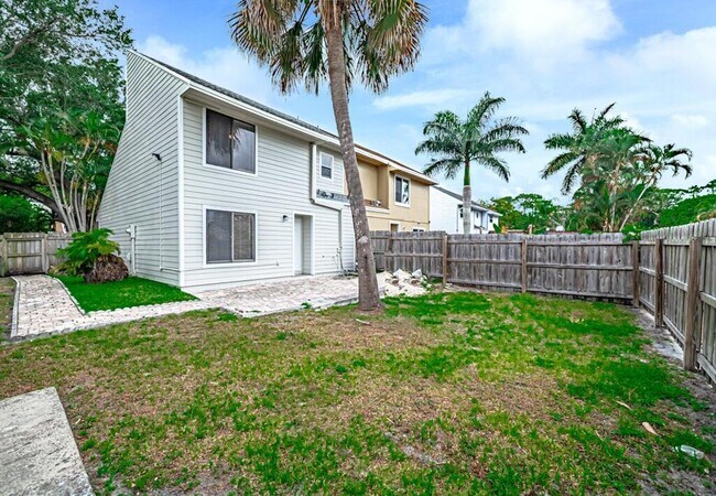 Building Photo - 9227 Green Meadows Way