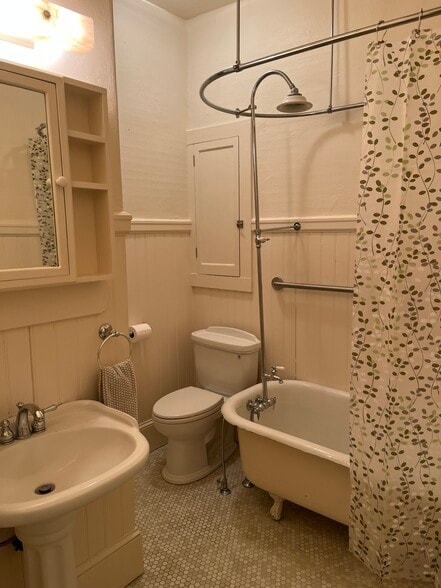 Bathroom - 305 Mission St
