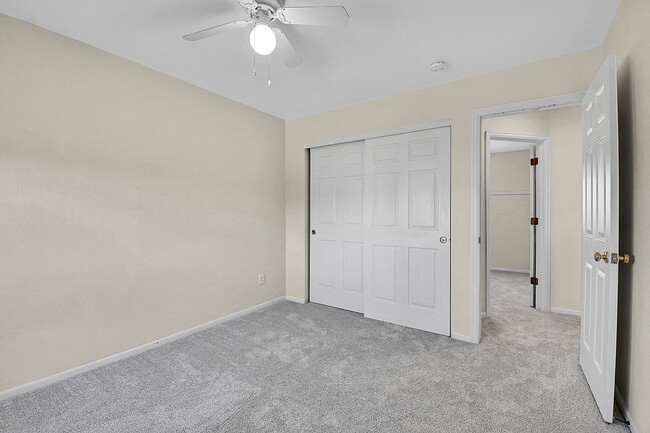 Building Photo - 3 bedroom, 2 bath home with 2 car garage in Highlands Ranch