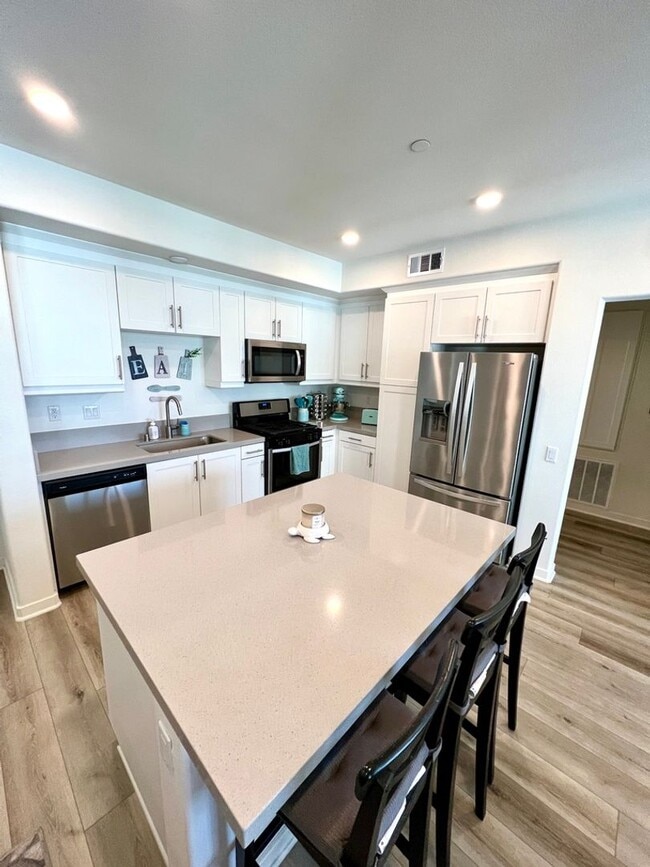 Building Photo - COMING SOON... The Resort, Rancho Cucamonga Condo