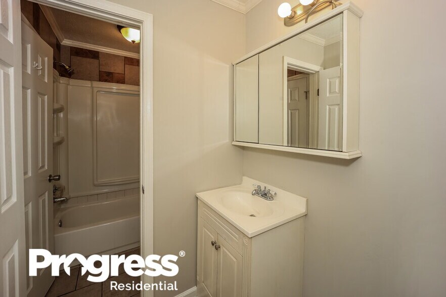 Building Photo - 5539 Hall Cir