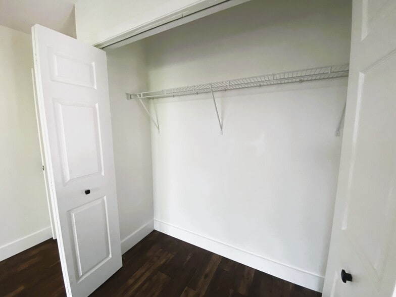 Building Photo - 9345 Green Meadows Way