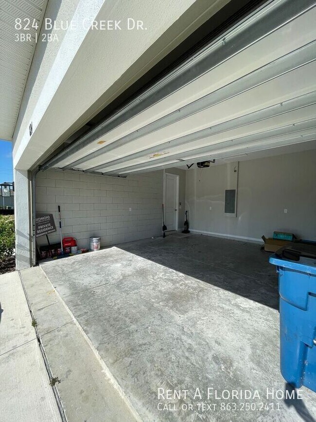 Building Photo - 824 Blue Creek Dr