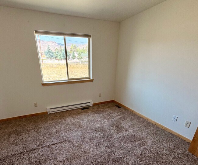 Building Photo - 6963 Green Meadow Dr