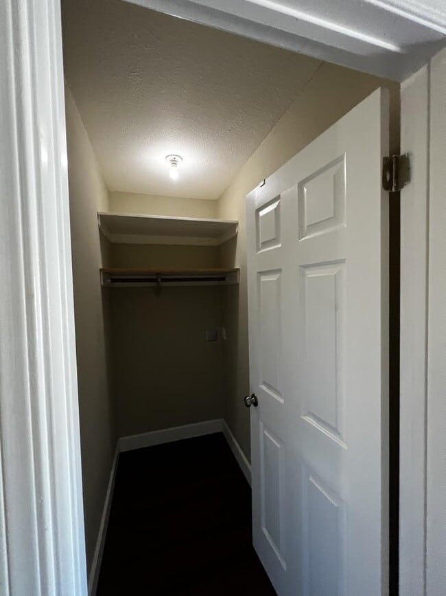 Building Photo - 419 Avalon Dr