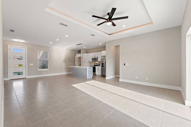 Building Photo - 361 Begonia Ct