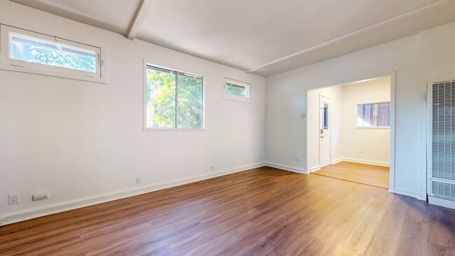 Building Photo - Cozy and Spacious 1 Bedroom 1 Bathroom Single Family Home! Landscaping and Garbage Included!