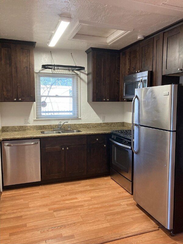 Building Photo - 849 5th St