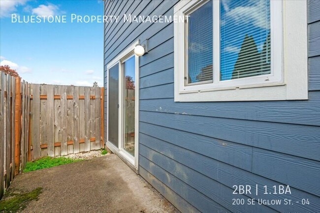 Building Photo - 200 SE Uglow St