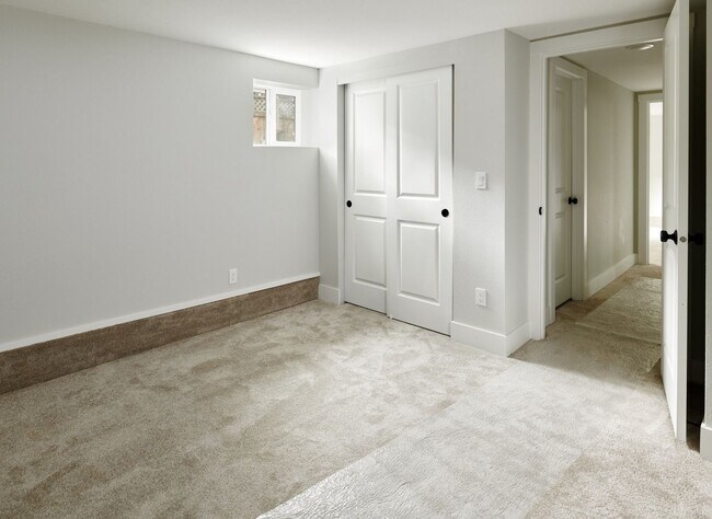 Building Photo - 4 Bed, 3 Bath Remodeled Home Near Mt Tabor Park!
