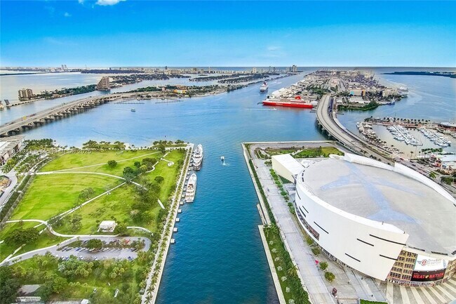 Primary Photo - 888 Biscayne Blvd
