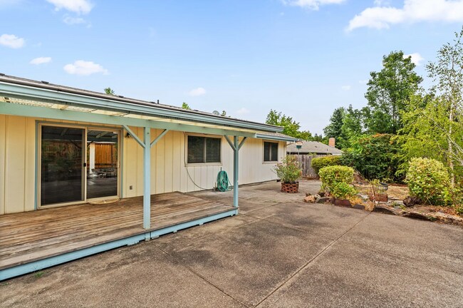 Building Photo - 4BD, 2.5BA Home located in the desirable C...