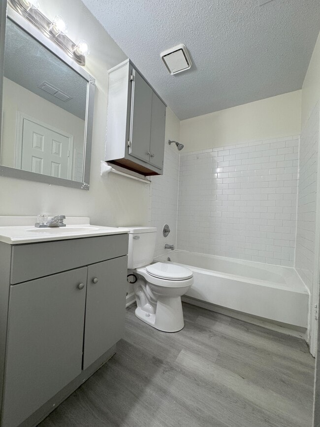 Building Photo - 3092 S Wesley Ct