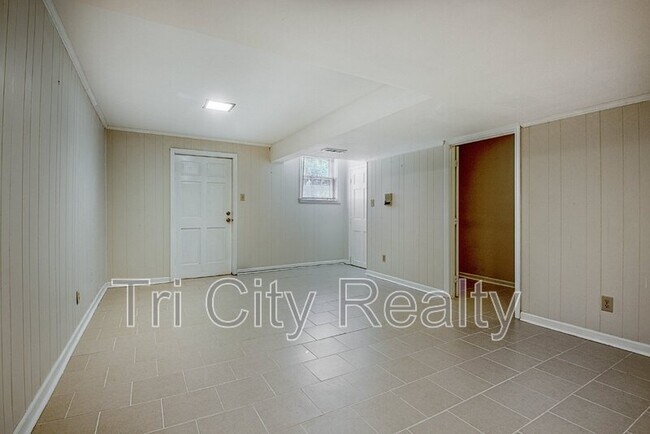 Building Photo - 630 Hawthorne Pl