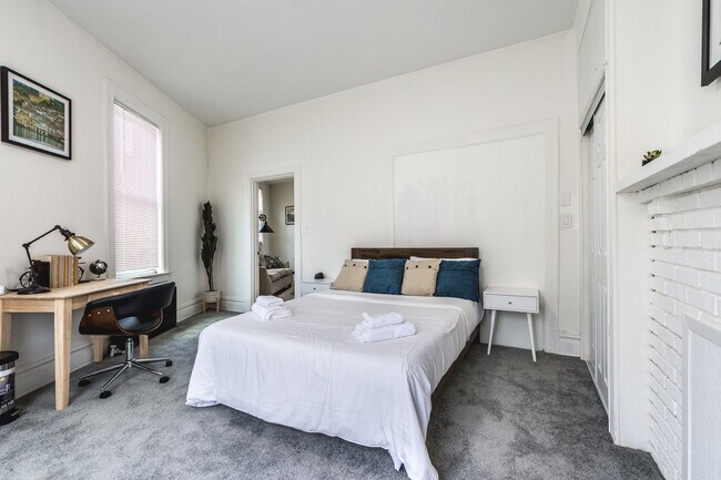 Building Photo - 4913 Yew St