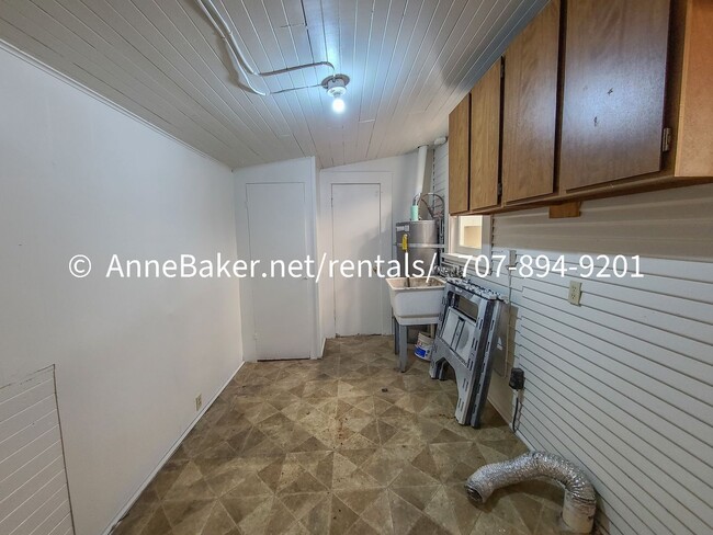 Building Photo - Close to Downtown Cloverdale