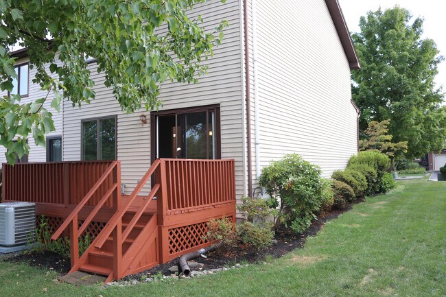 Building Photo - 17 Saxonney Cir