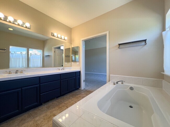 Building Photo - Spacious Single-Level 3-Bedroom Home in Desirable North Napa