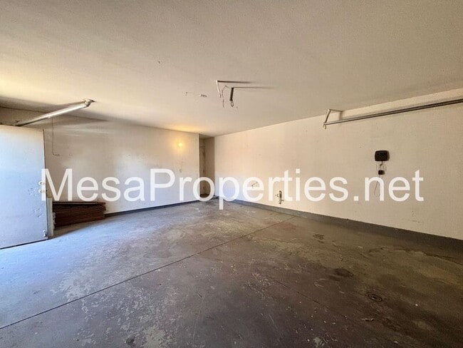 Building Photo - 15083 Brown Ln