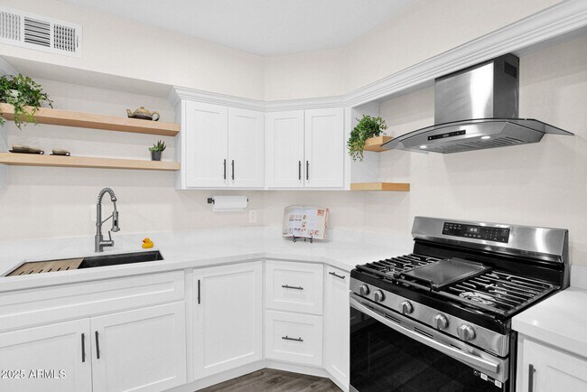 Building Photo - 301 N 87th St