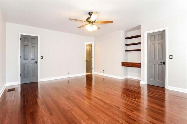 Building Photo - 2020 Sunflower St