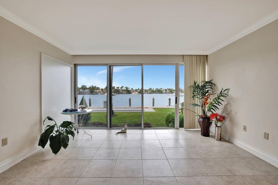 Building Photo - 2727 Yacht Club Blvd